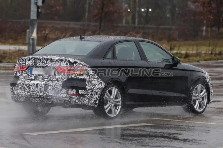 Audi A3 berlina facelift - Foto spia 11-12-2015 - 9