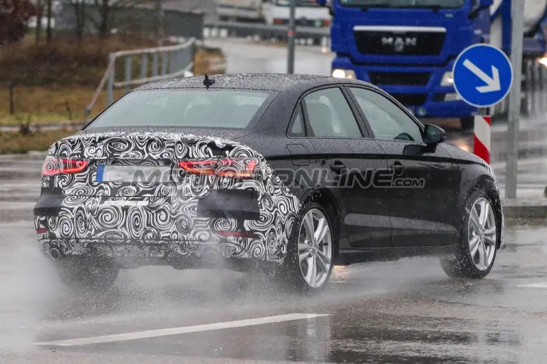 Audi A3 berlina facelift - Foto spia 11-12-2015 - 10