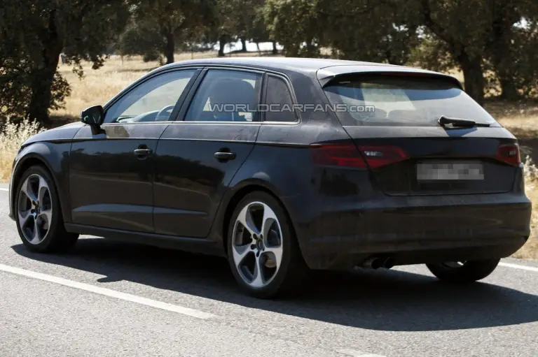 Audi A3 Sportback foto spia - 3