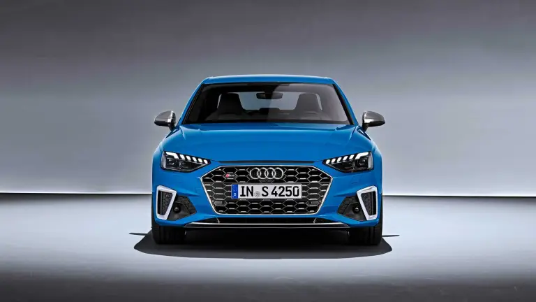 Audi A4 2019 - 16