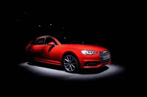 Audi A4 Avant MY 2016 con tinta rossa - 2