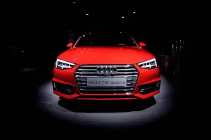 Audi A4 Avant MY 2016 con tinta rossa