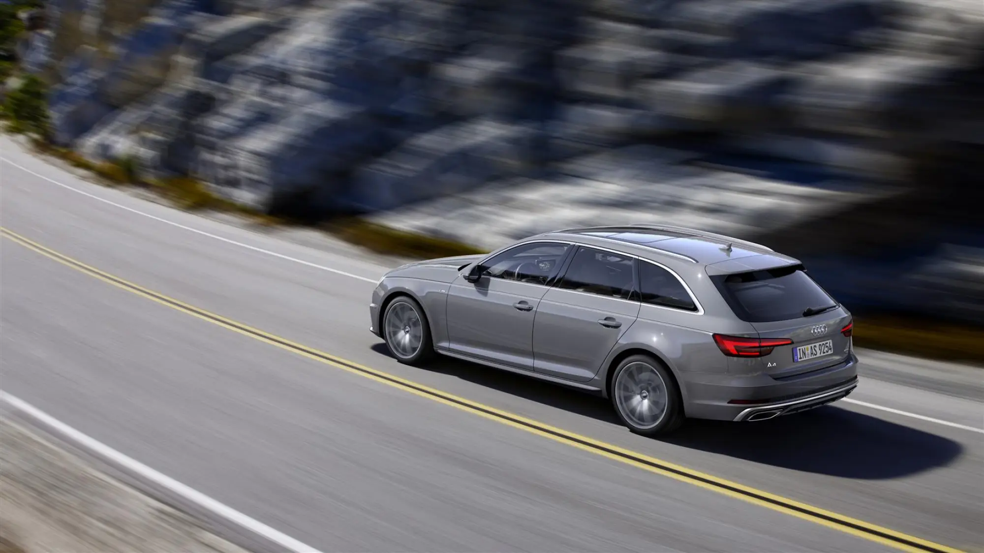 Audi A4 MY 2019  - 21