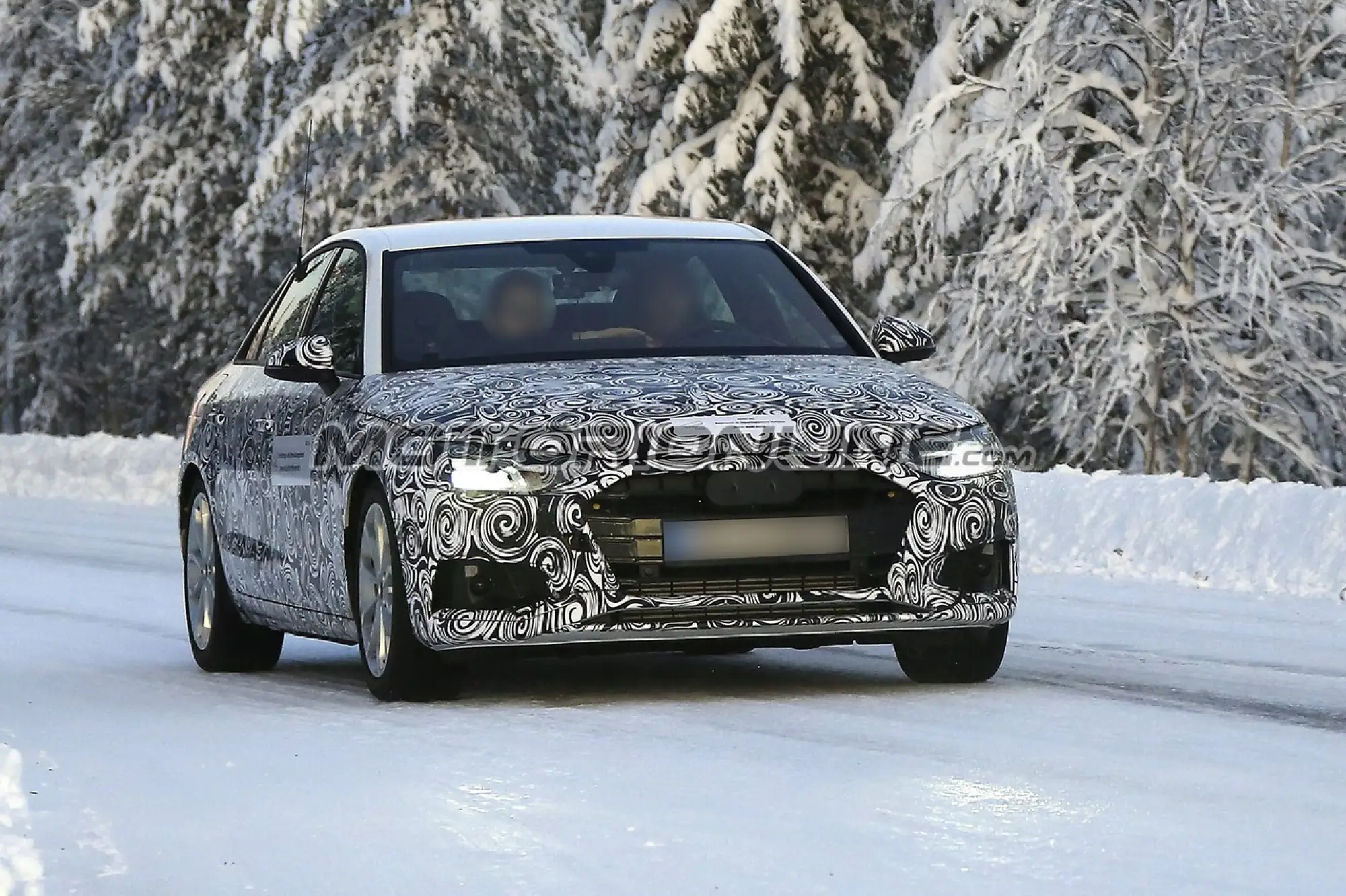 Audi A4 MY 2020 foto spia 12 dicembre 2018 - 1