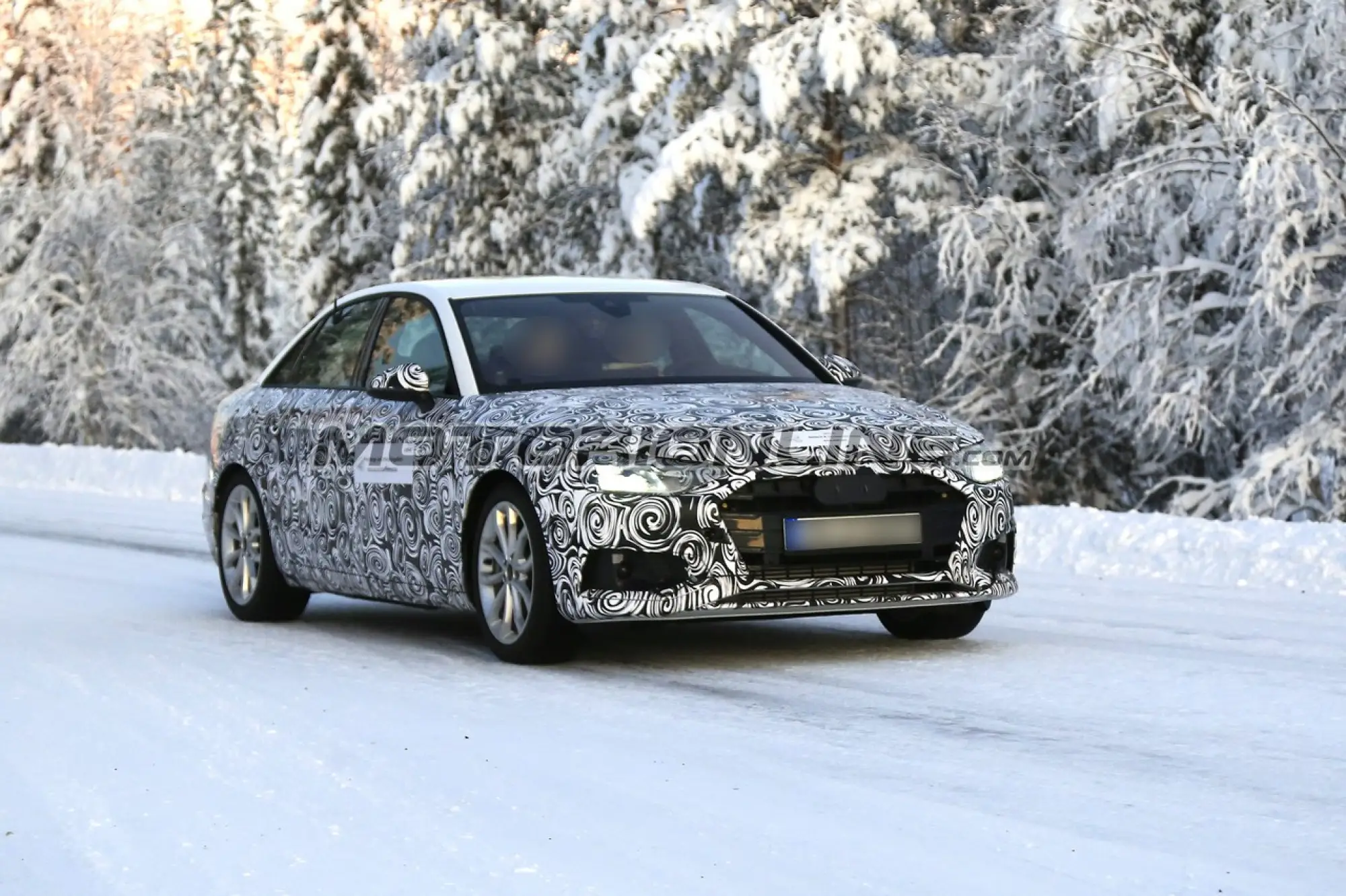 Audi A4 MY 2020 foto spia 12 dicembre 2018 - 3