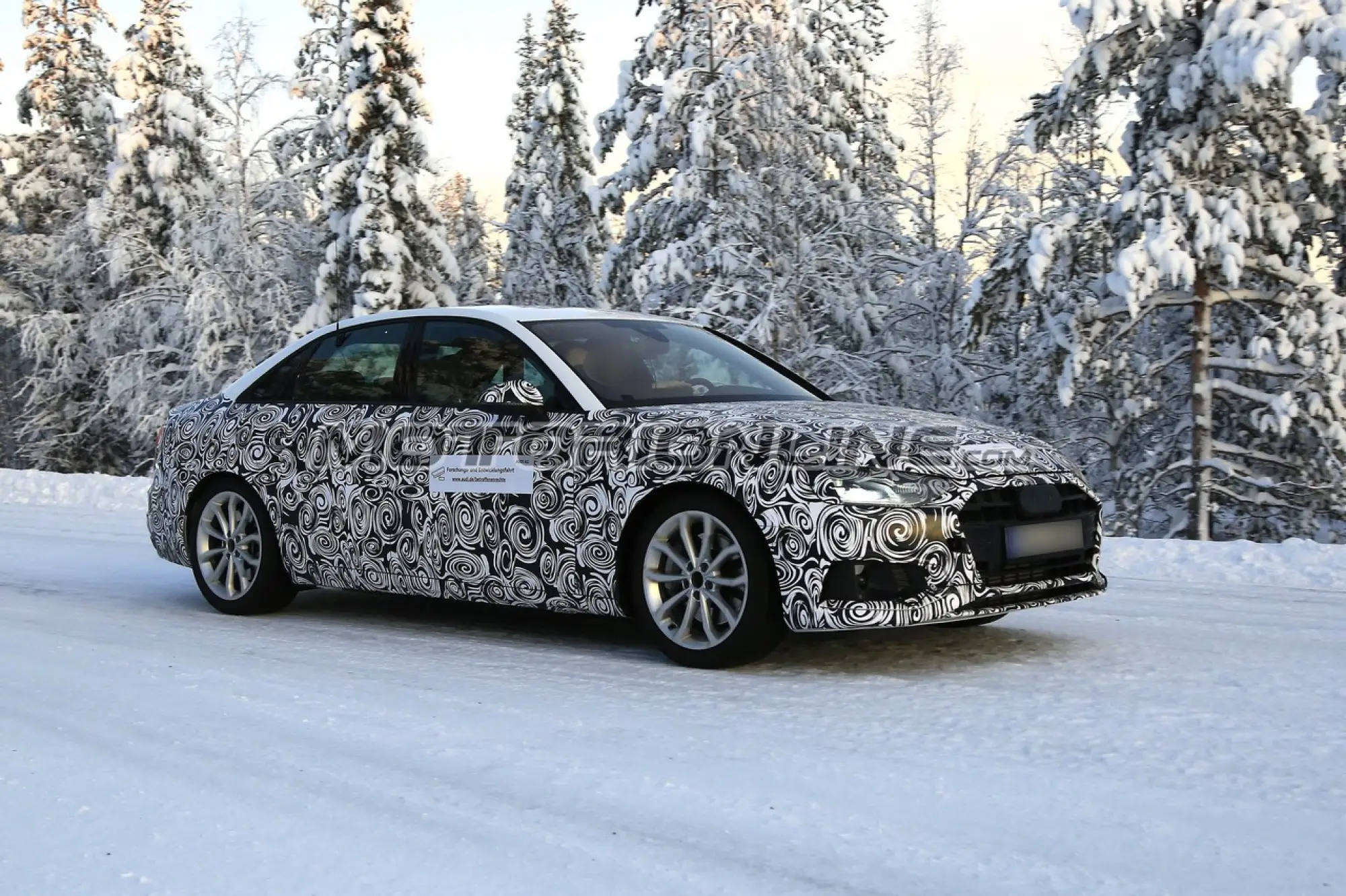 Audi A4 MY 2020 foto spia 12 dicembre 2018 - 4