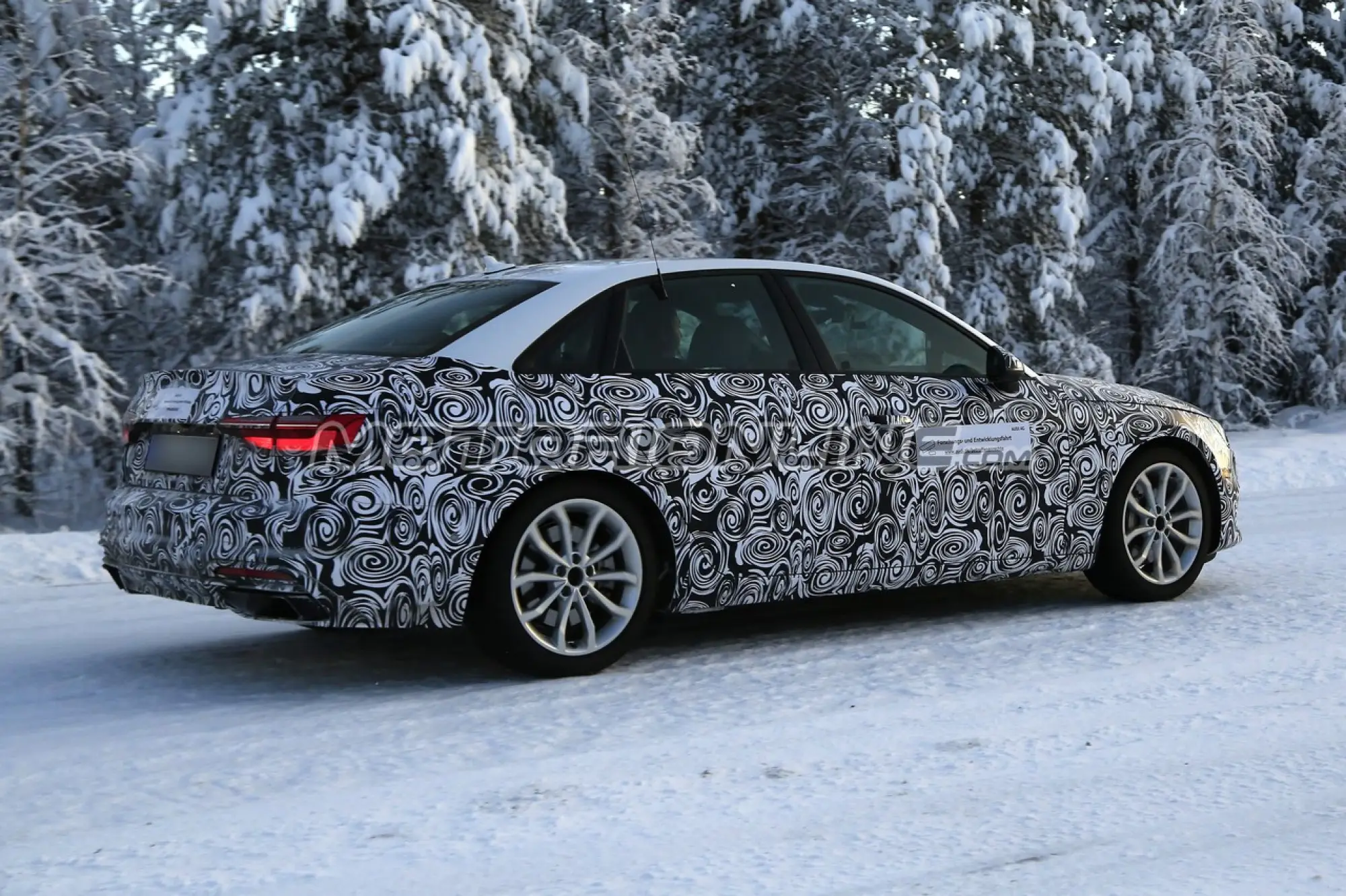 Audi A4 MY 2020 foto spia 12 dicembre 2018 - 7