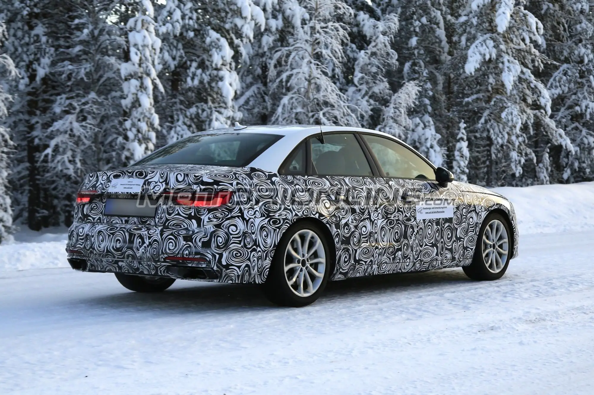 Audi A4 MY 2020 foto spia 12 dicembre 2018 - 8