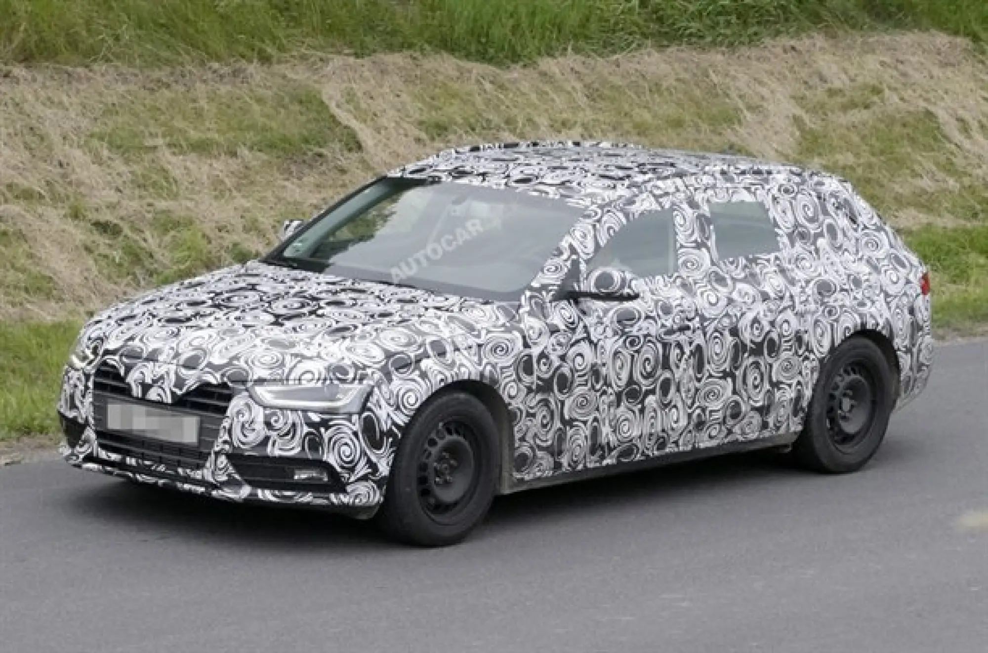 Audi A4 restyling foto spia luglio 2011 - 3