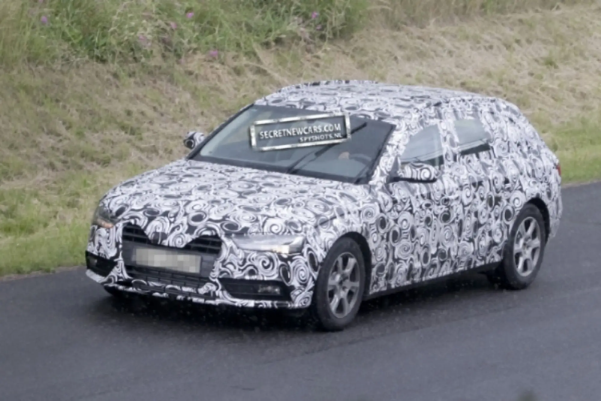 Audi A4 restyling foto spia - 1