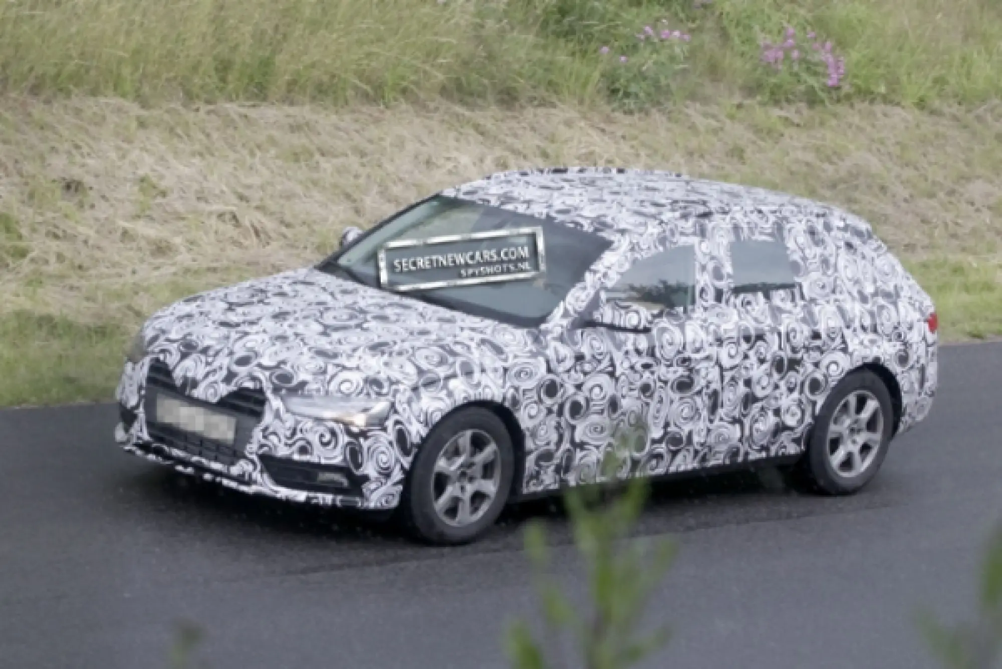 Audi A4 restyling foto spia - 2