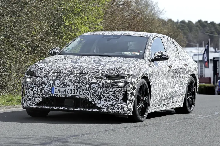 Audi A6 e-tron - Foto Spia 12-04-2022 - 20