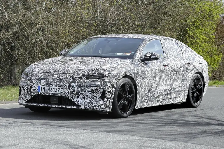 Audi A6 e-tron - Foto Spia 12-04-2022 - 11