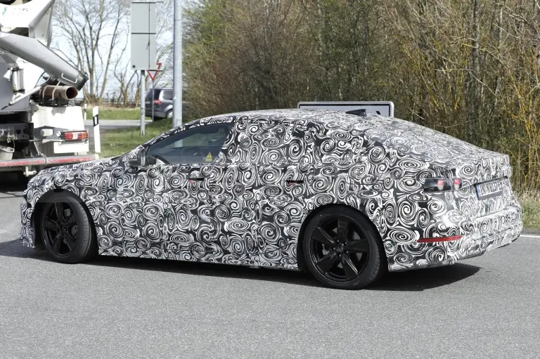 Audi A6 e-tron - Foto Spia 12-04-2022 - 19