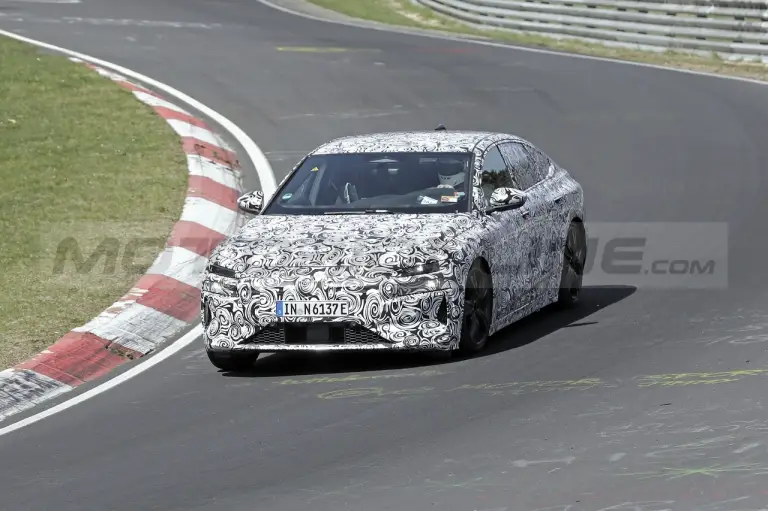 Audi A6 e-tron - Foto Spia 12-04-2022 - 9