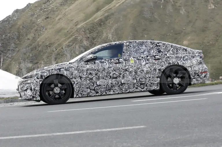 Audi A6 e-tron - Foto Spia 31-05-2022 - 17