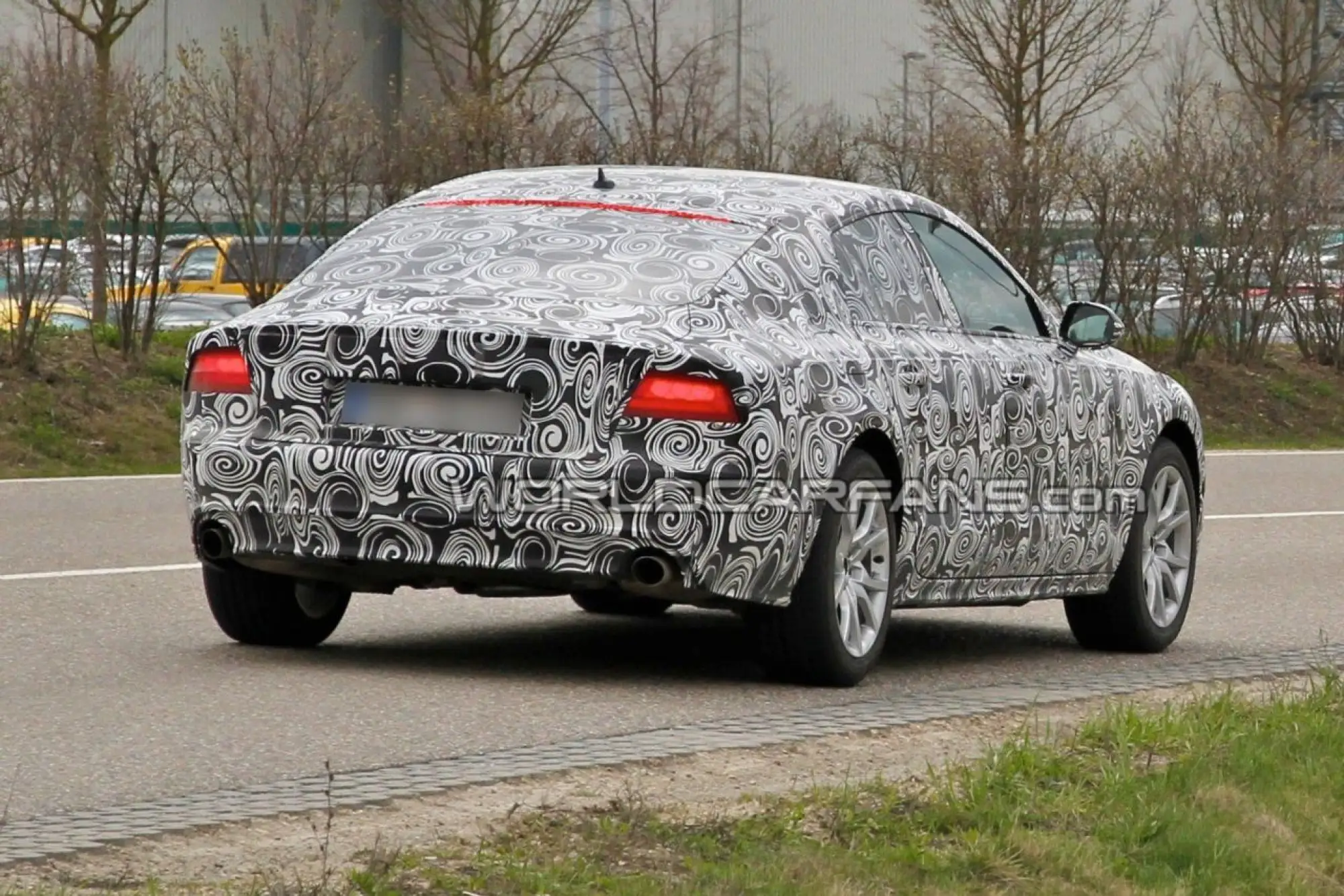 Audi A7: nuove foto spia - 1
