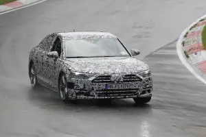 Audi A8 foto spia giugno 2016