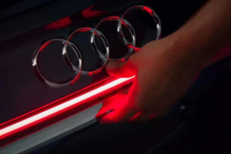 Audi A8 MY 2018 - Teaser test tattile - 14