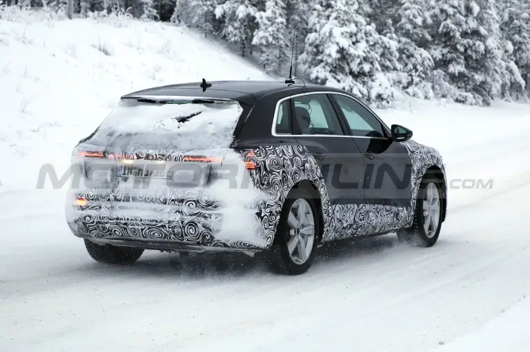 Audi e-tron 2023 - Foto Spia 06-12-2021 - 7