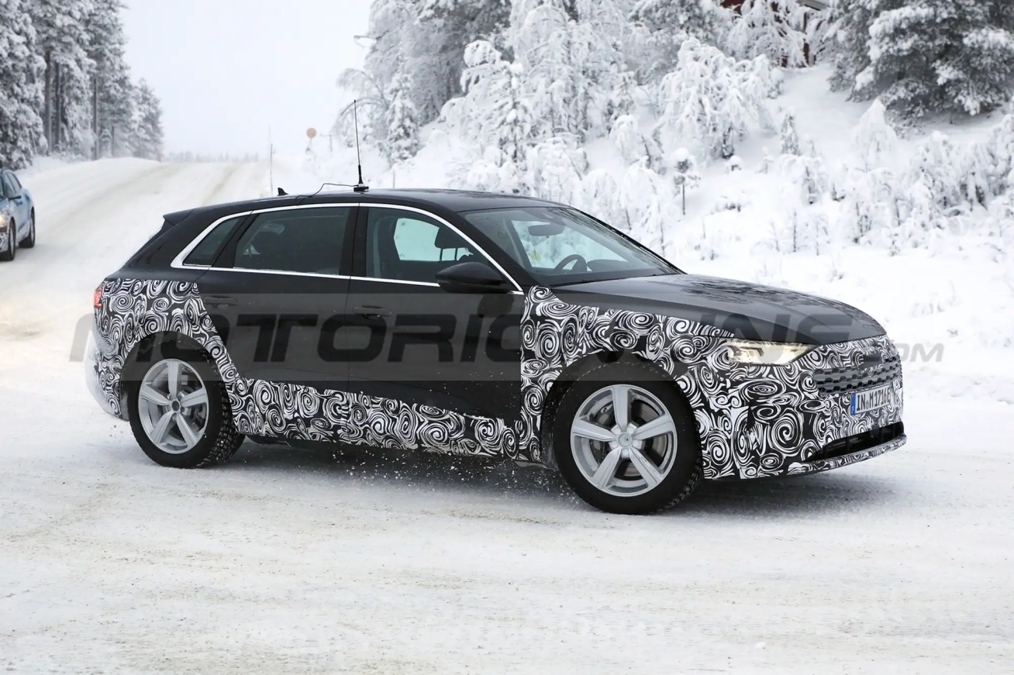 Audi e-tron 2023 - Foto Spia 06-12-2021 - 1