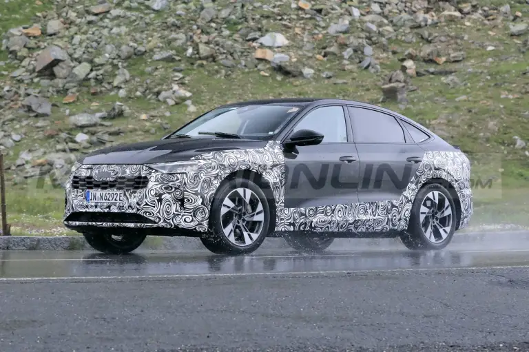 Audi e-tron ed e-tron Sportback 2023 - Foto Spia 06-07-2022 - 12