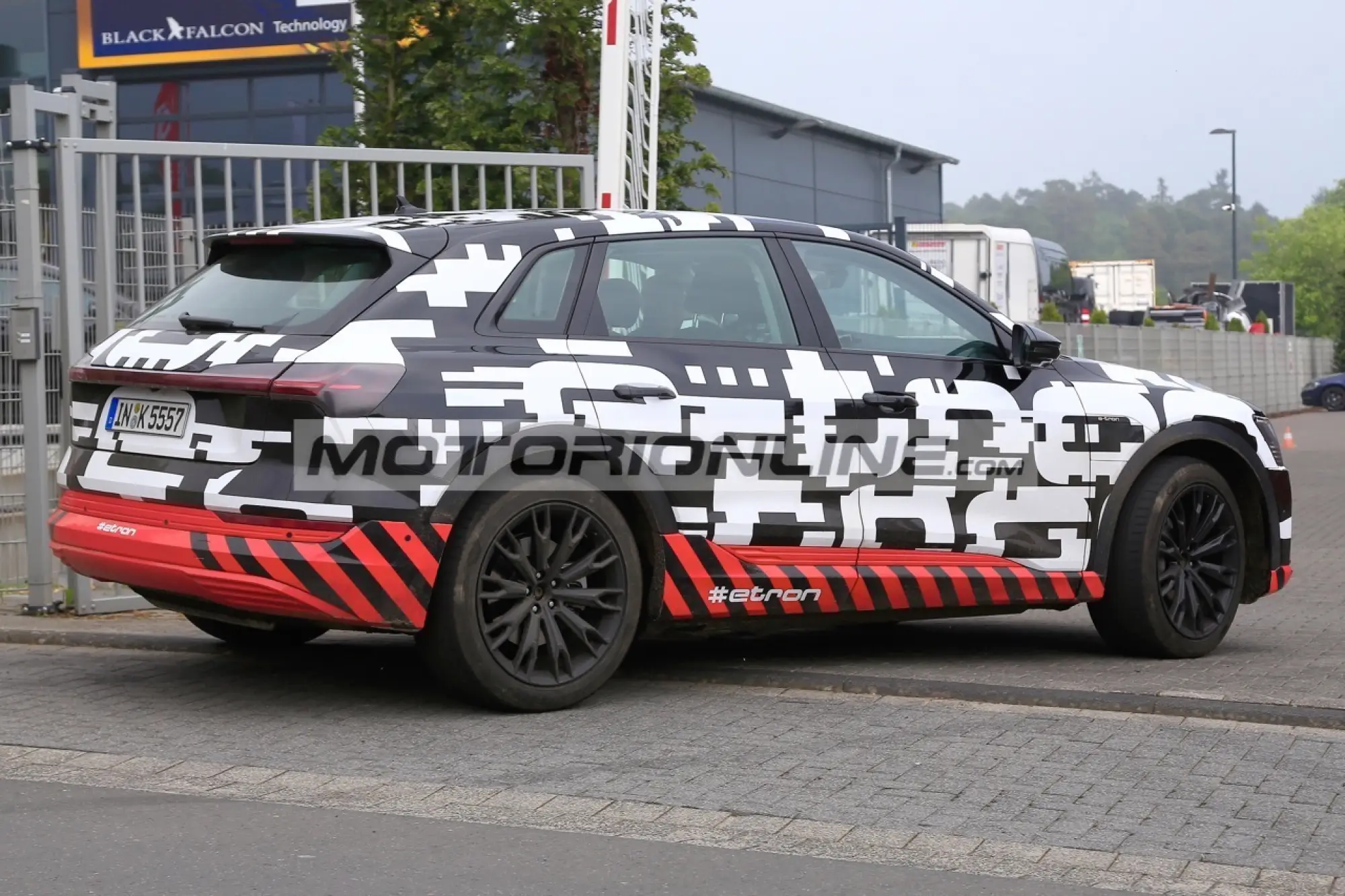 Audi e-tron - Foto spia 16-5-2018 - 6