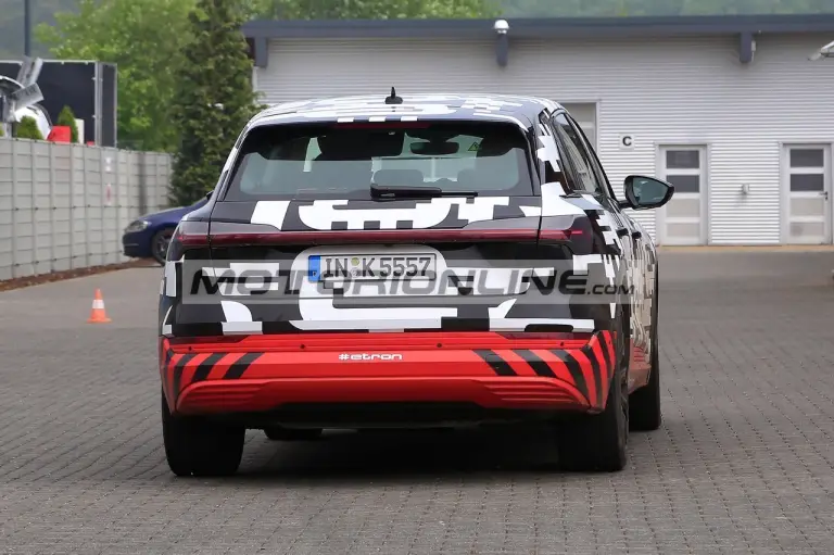 Audi e-tron - Foto spia 16-5-2018 - 9