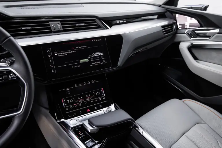 Audi e-tron - Interni - 13
