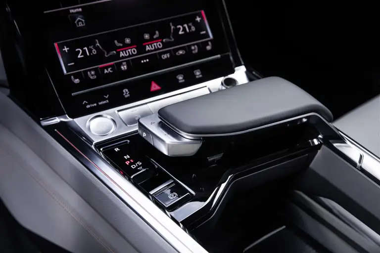 Audi e-tron - Interni - 14