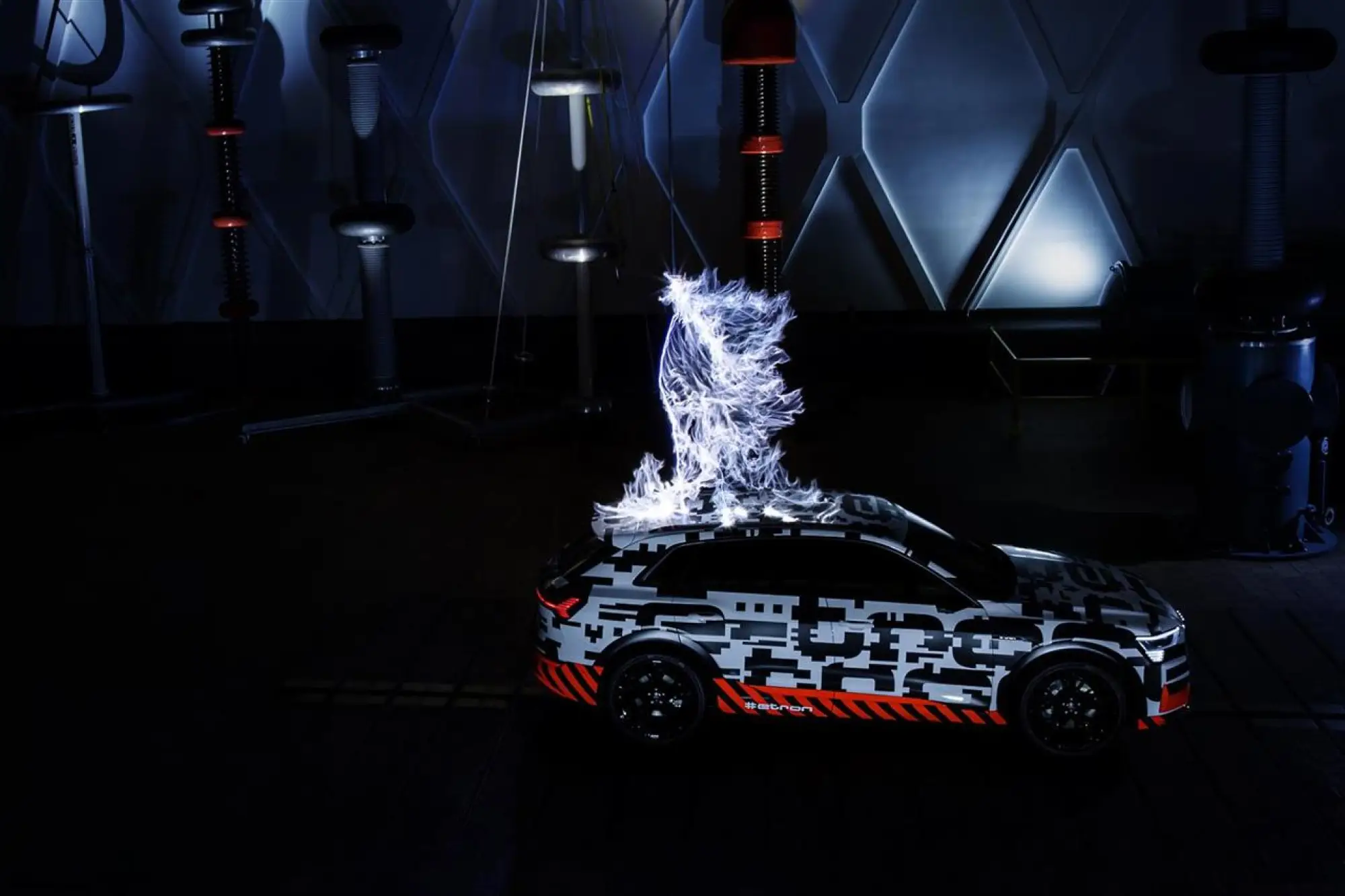 Audi e-tron nella gabbia di Faraday - 1