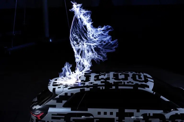 Audi e-tron nella gabbia di Faraday - 2