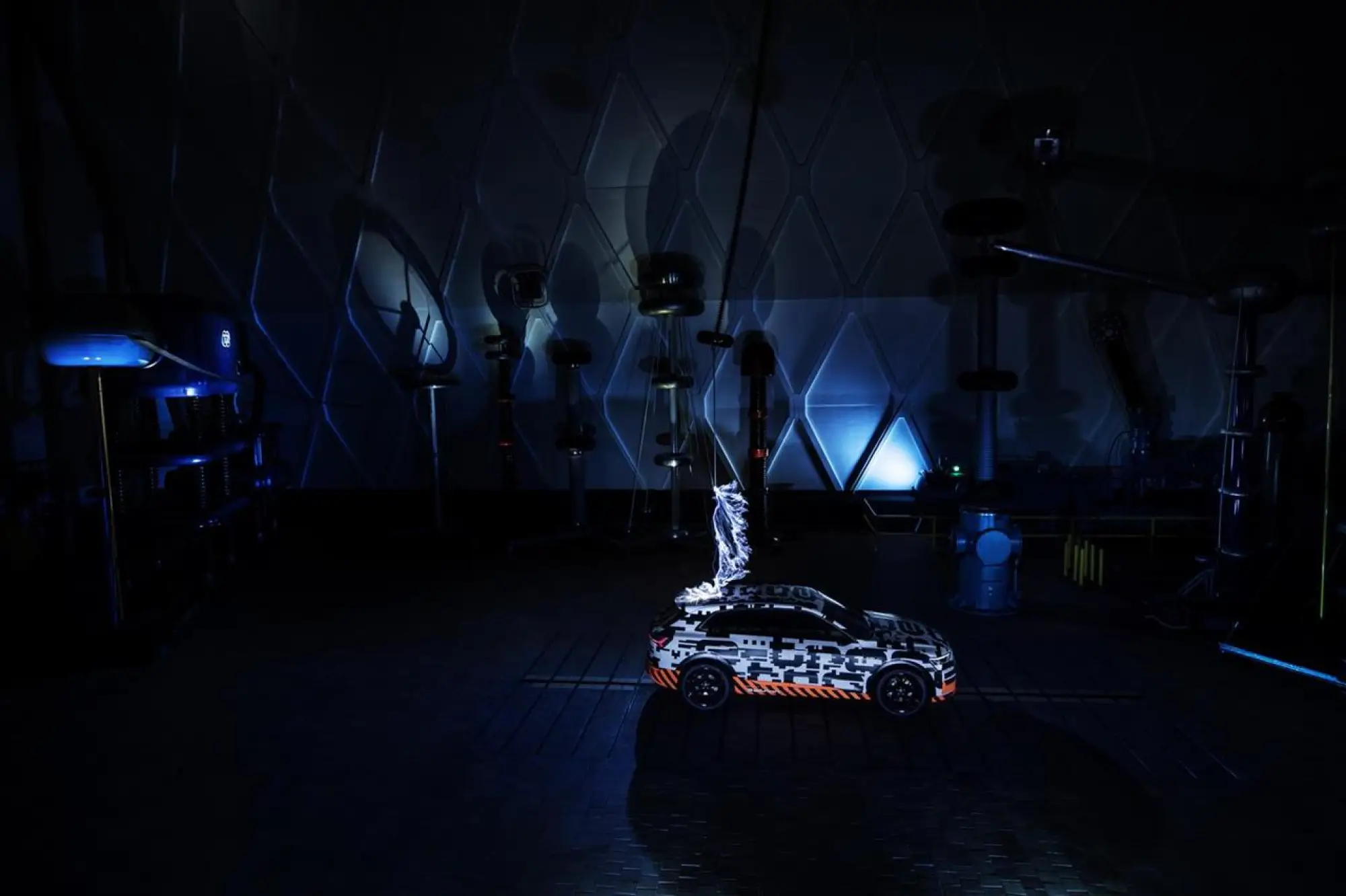 Audi e-tron nella gabbia di Faraday - 4