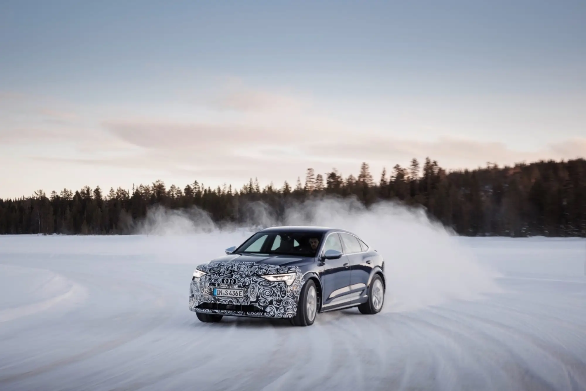 Audi e-tron Sportback 2023 - Foto spia ufficiali - 4
