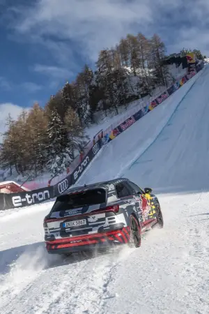 Audi e-tron sulla pista Streif di Kitzbuhel