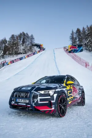 Audi e-tron sulla pista Streif di Kitzbuhel