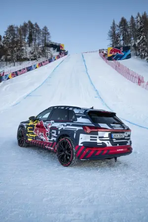 Audi e-tron sulla pista Streif di Kitzbuhel