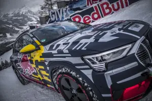 Audi e-tron sulla pista Streif di Kitzbuhel