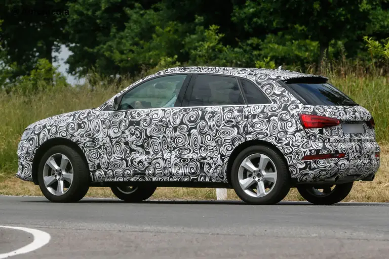 Audi Q3 2015 - Foto spia 19-06-2014 - 4