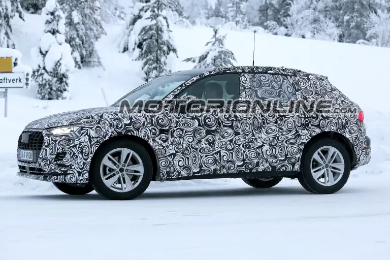 Audi Q3 foto spia 16 gennaio 2018 - 5