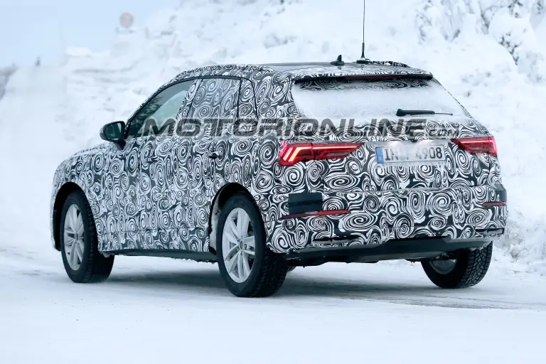 Audi Q3 foto spia 16 gennaio 2018 - 8