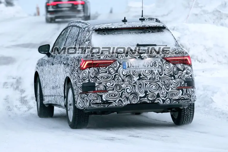 Audi Q3 foto spia 16 gennaio 2018 - 9