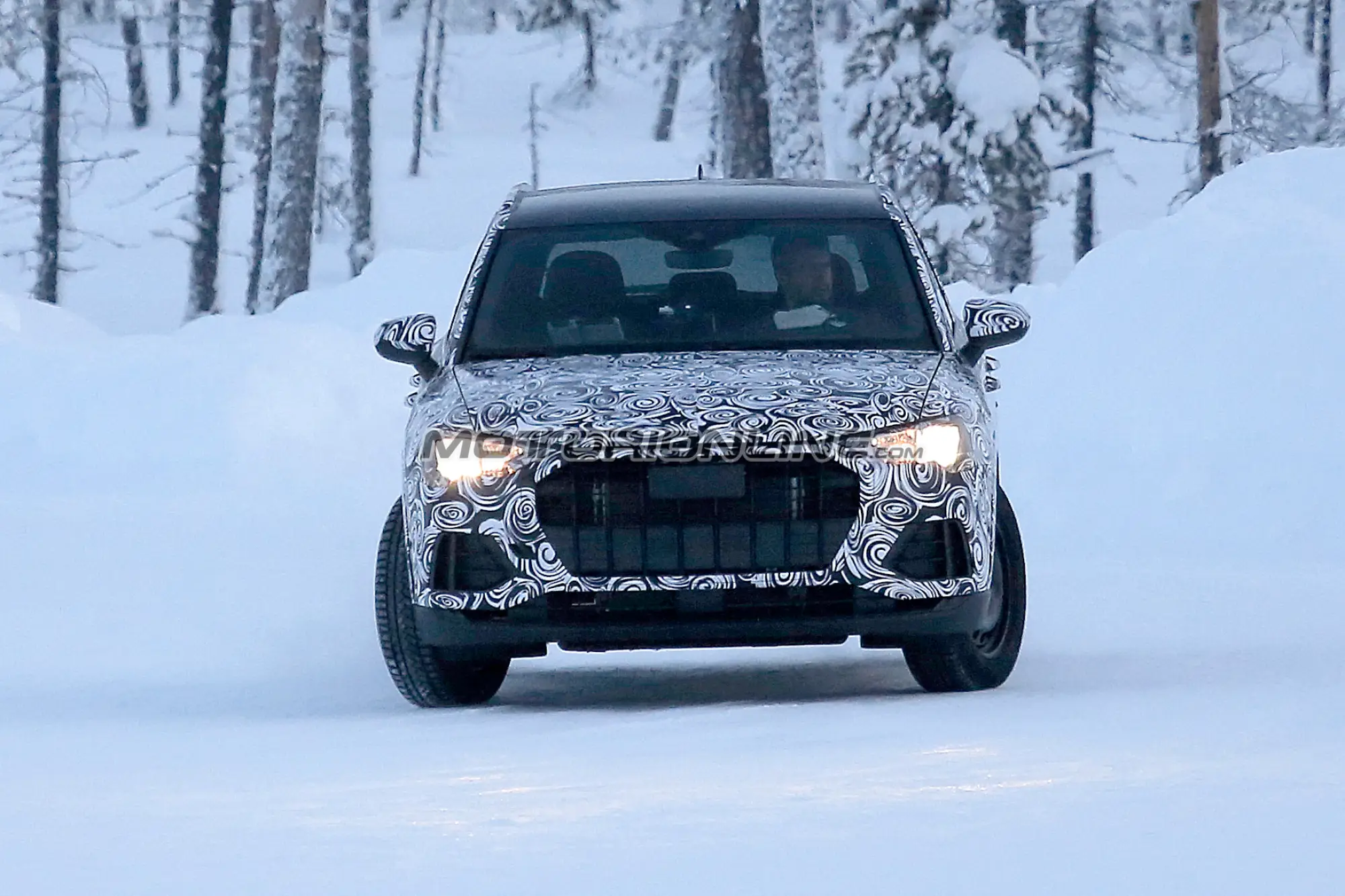 Audi Q3 foto spia 19 dicembre 2017 - 1