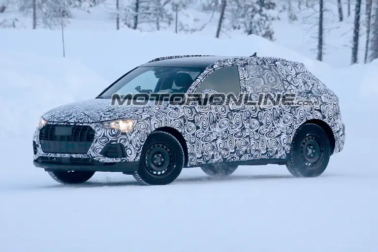 Audi Q3 foto spia 19 dicembre 2017 - 4