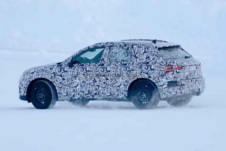 Audi Q3 foto spia 19 dicembre 2017 - 6