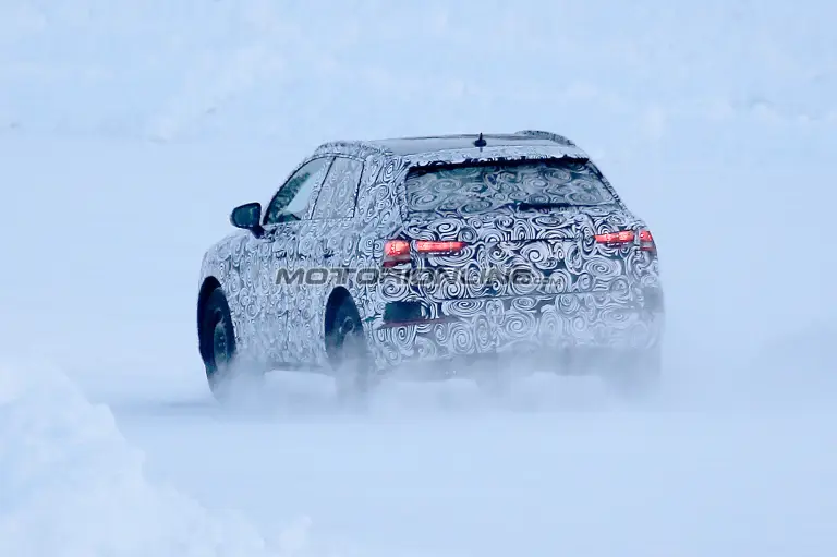 Audi Q3 foto spia 19 dicembre 2017 - 8