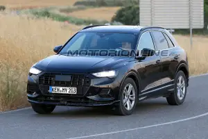 Audi Q3 foto spia 5 luglio 2018