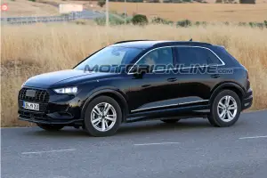 Audi Q3 foto spia 5 luglio 2018 - 5