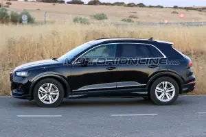 Audi Q3 foto spia 5 luglio 2018