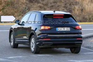 Audi Q3 foto spia 5 luglio 2018